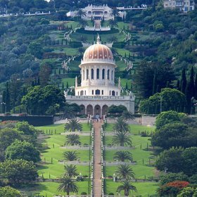 Schrein des Bab in Haifa, Israel (unter Verwendung eines Fotos bei Wikipedia)