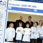 Markus Söder (CSU, hinten r.) auf einem Foto der Schule von „Universelles Leben“