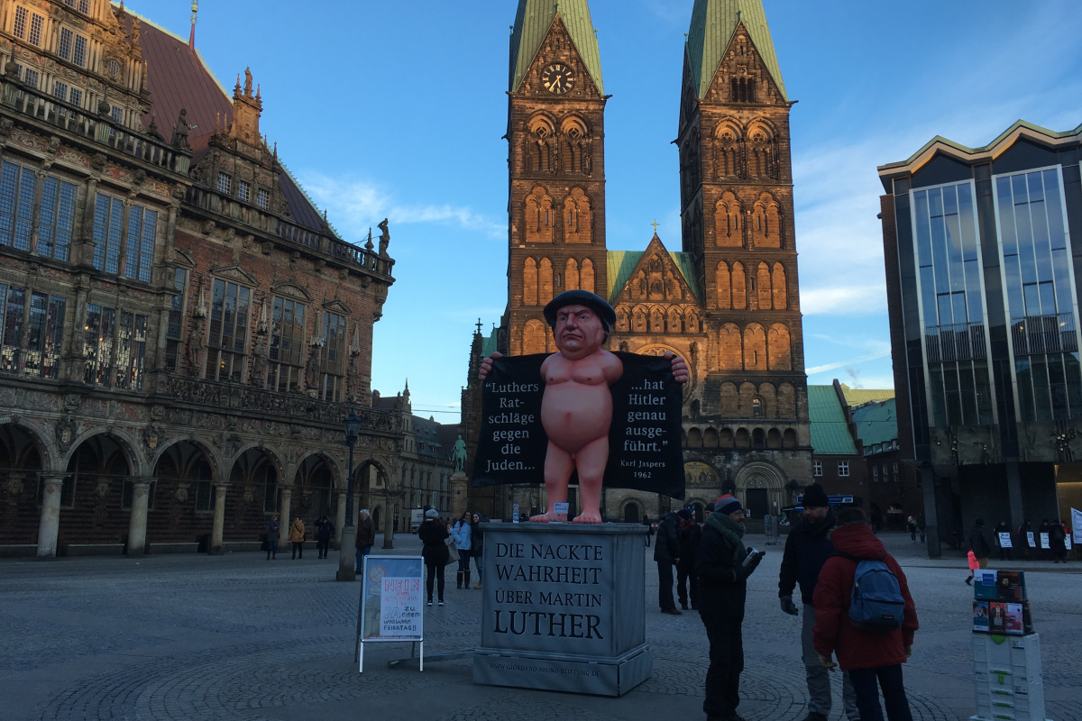 Der "Nackte Luther" 2018 in Bremen
