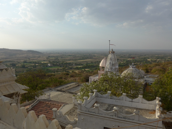 Blick von der Jain-Tempelanlage auf den Shatrunjaya Hills bei Palitana (März 2017) ©K. Akerma