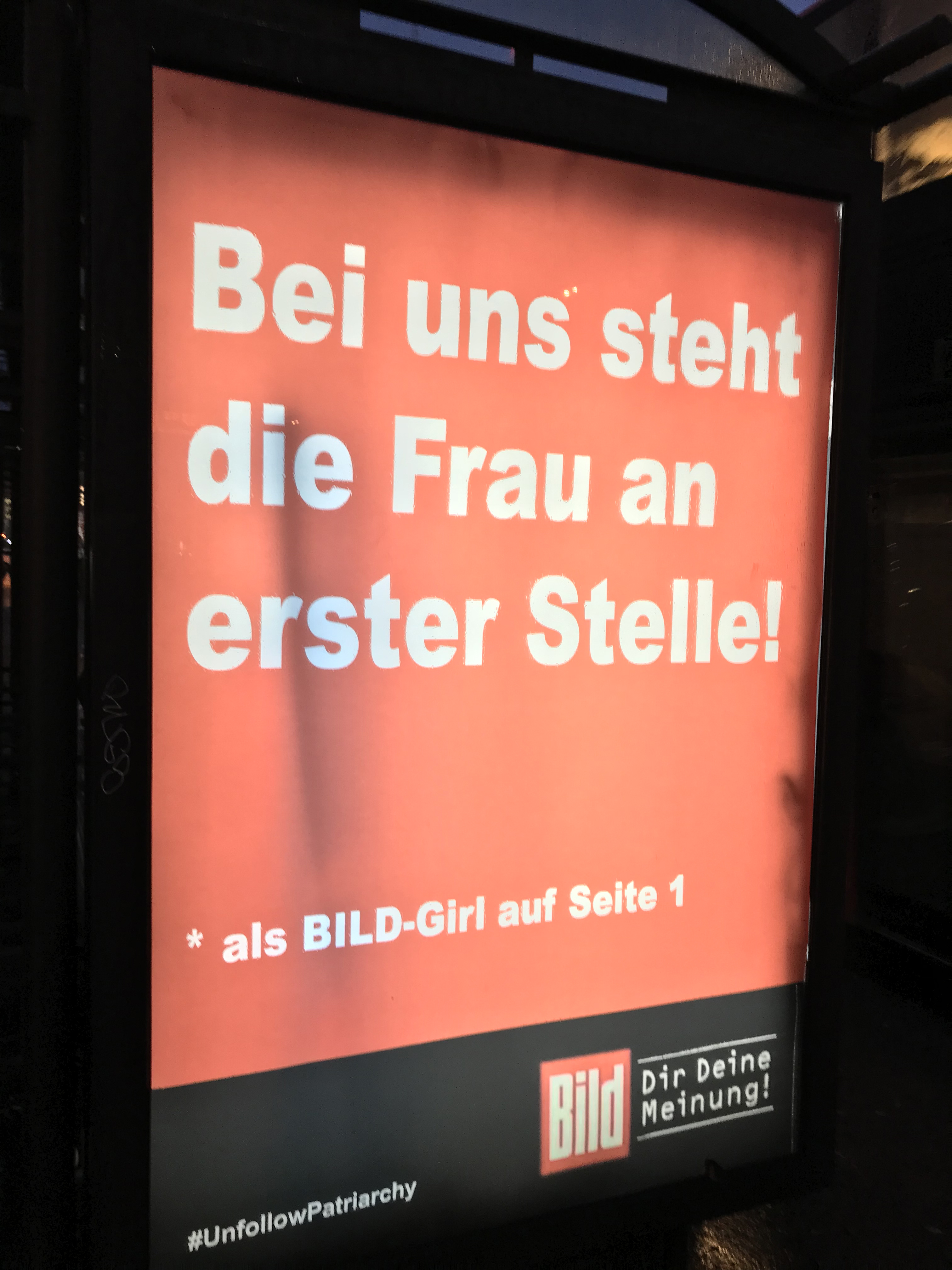 Mit einer provozierenden Werbekampagne hat eine Berliner Künstlergruppe auf Sexismus in den Medien und der Werbung hingewiesen. Foto: © Frank Nicolai