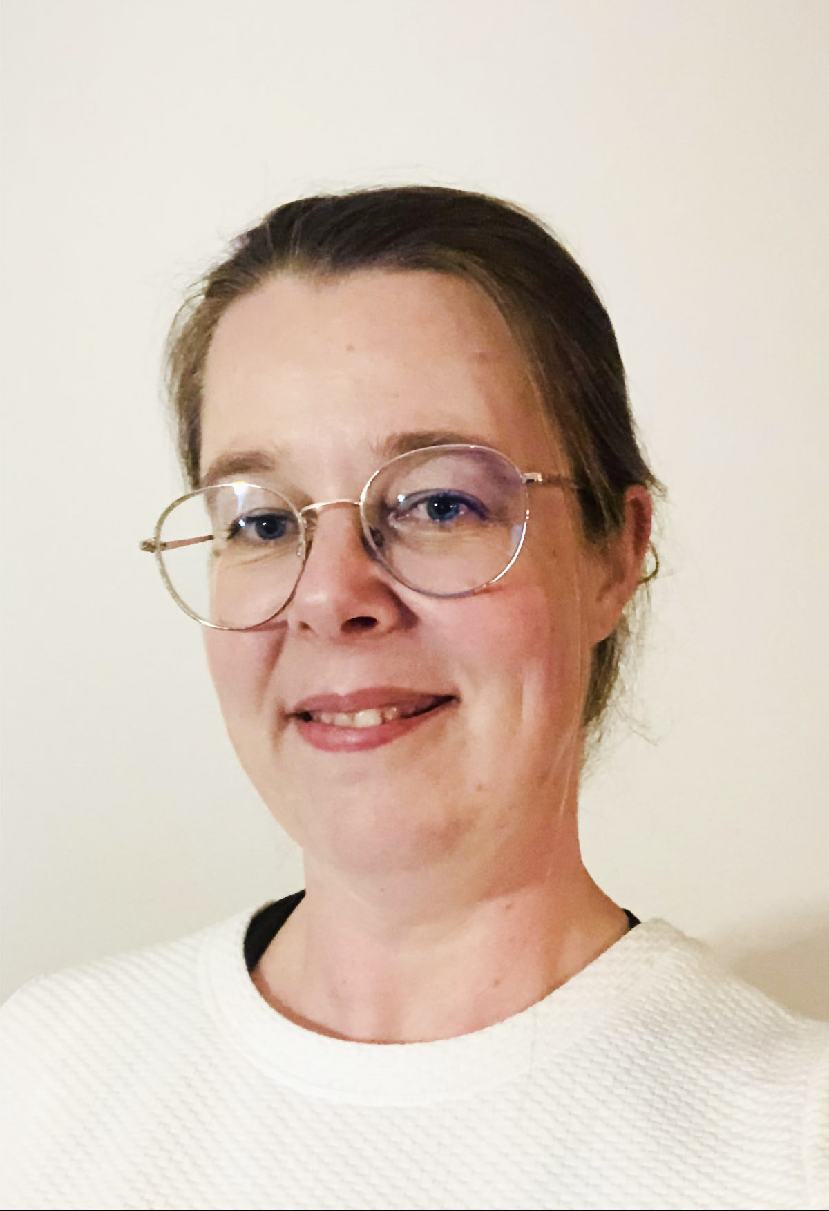 Dr. Annika Hand