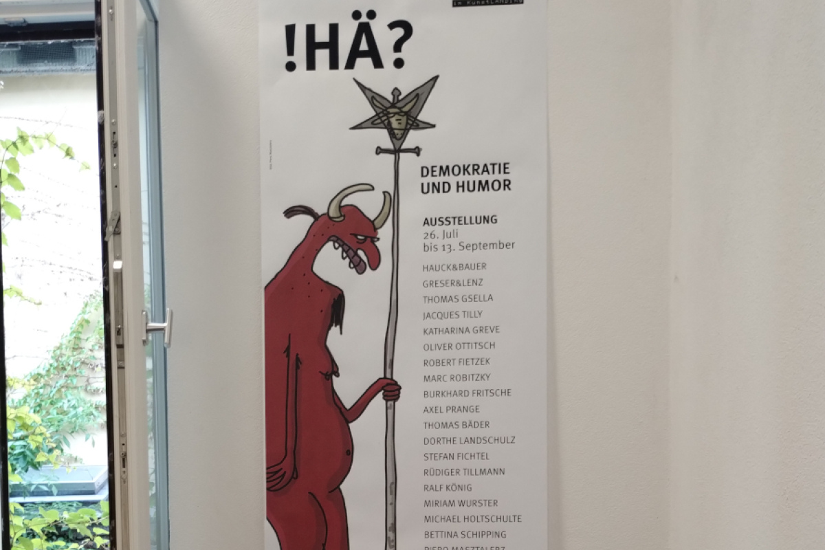Plakat der Ausstellung „Demokratie und Humor“