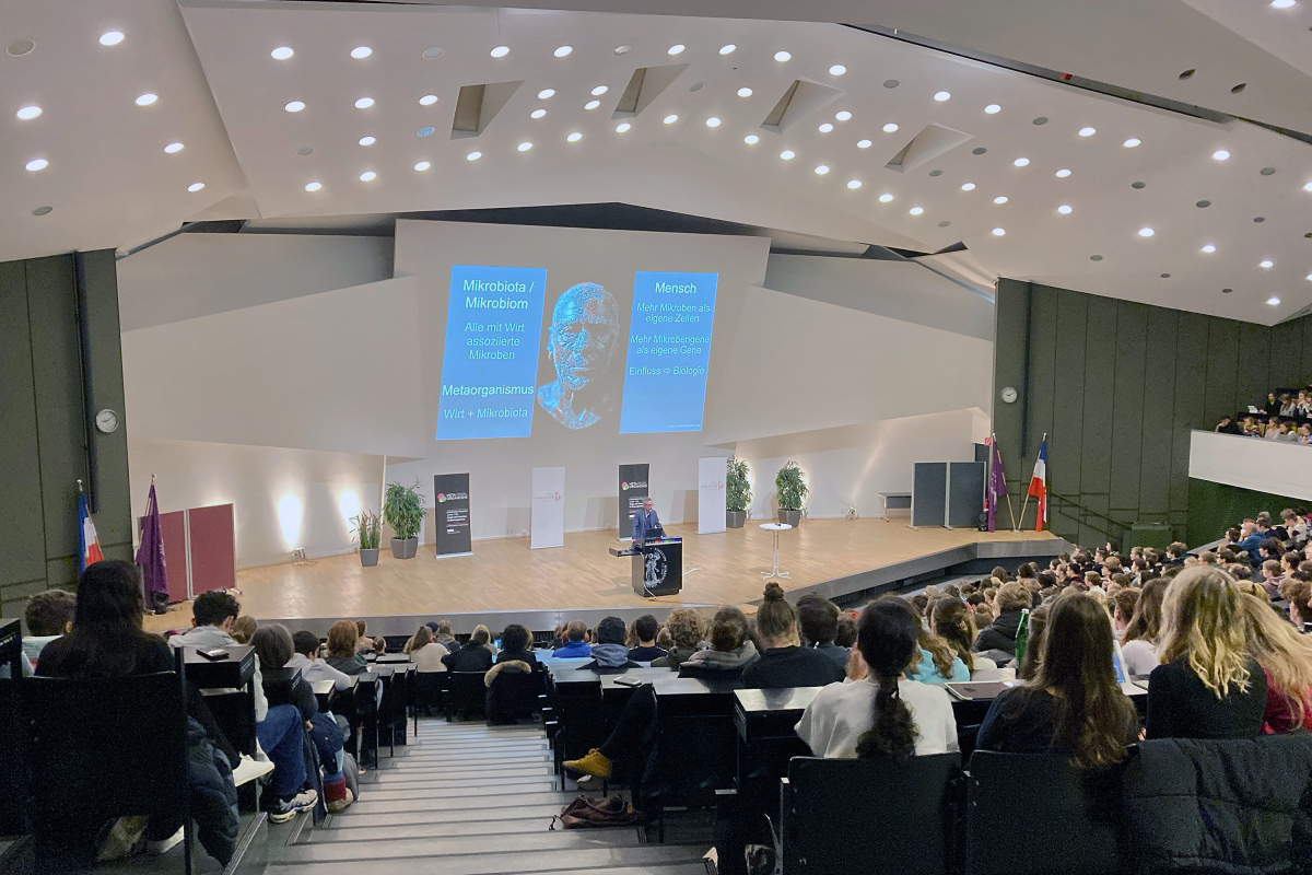 Der gut gefüllte Hörsaal der Universität Kiel während des "Darwintags"