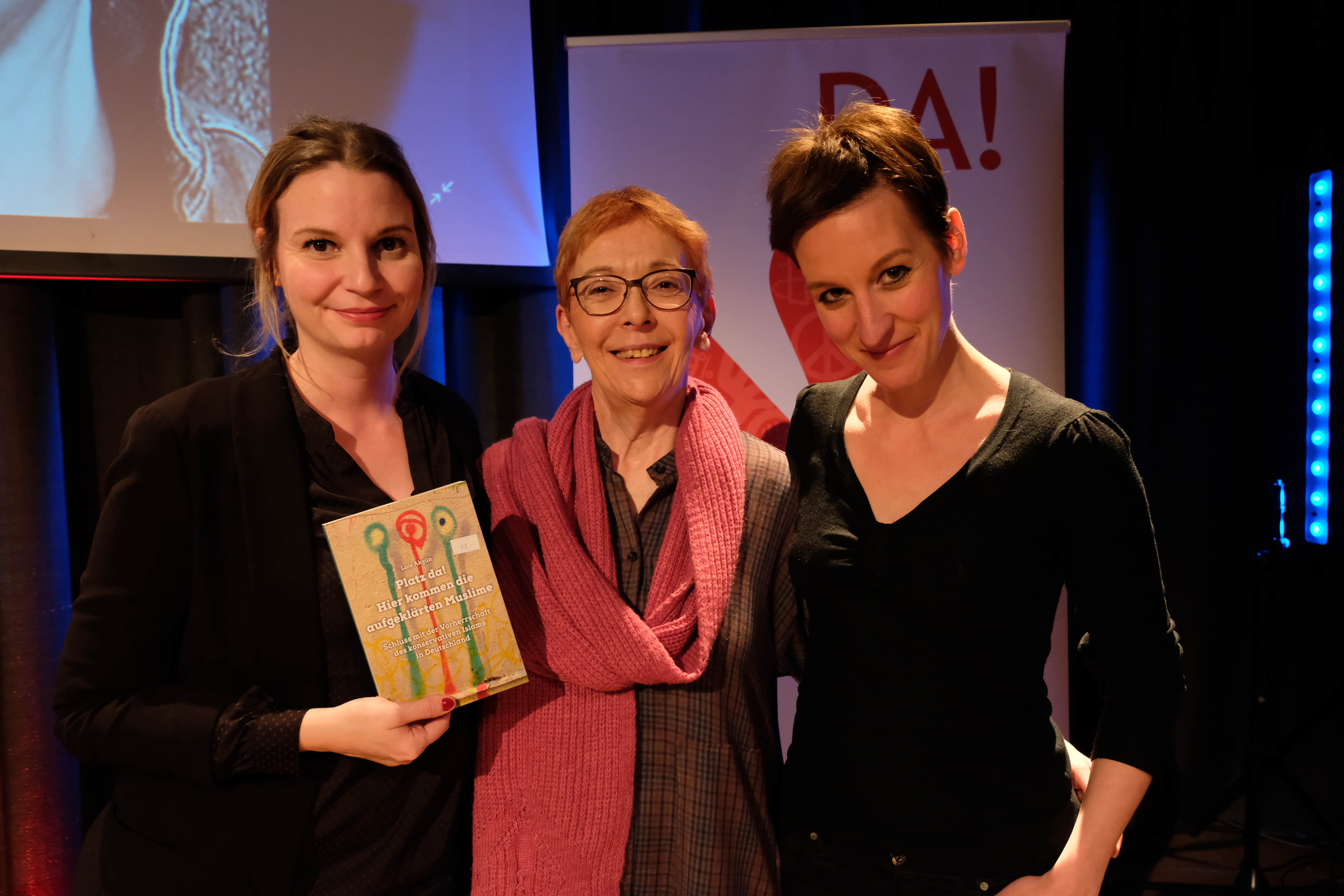 Nadine Pungs, Lale Akgün und Eva Witten nach der Veranstaltung, Foto: © Saskia Zeller Nadine Pungs, Lale Akgün und Eva Witten nach der Veranstaltung, Foto: © Saskia Zeller