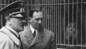 Privatrundgang des “Führers” mit dem Nürnberger Oberbürgermeister Willy Liebel
