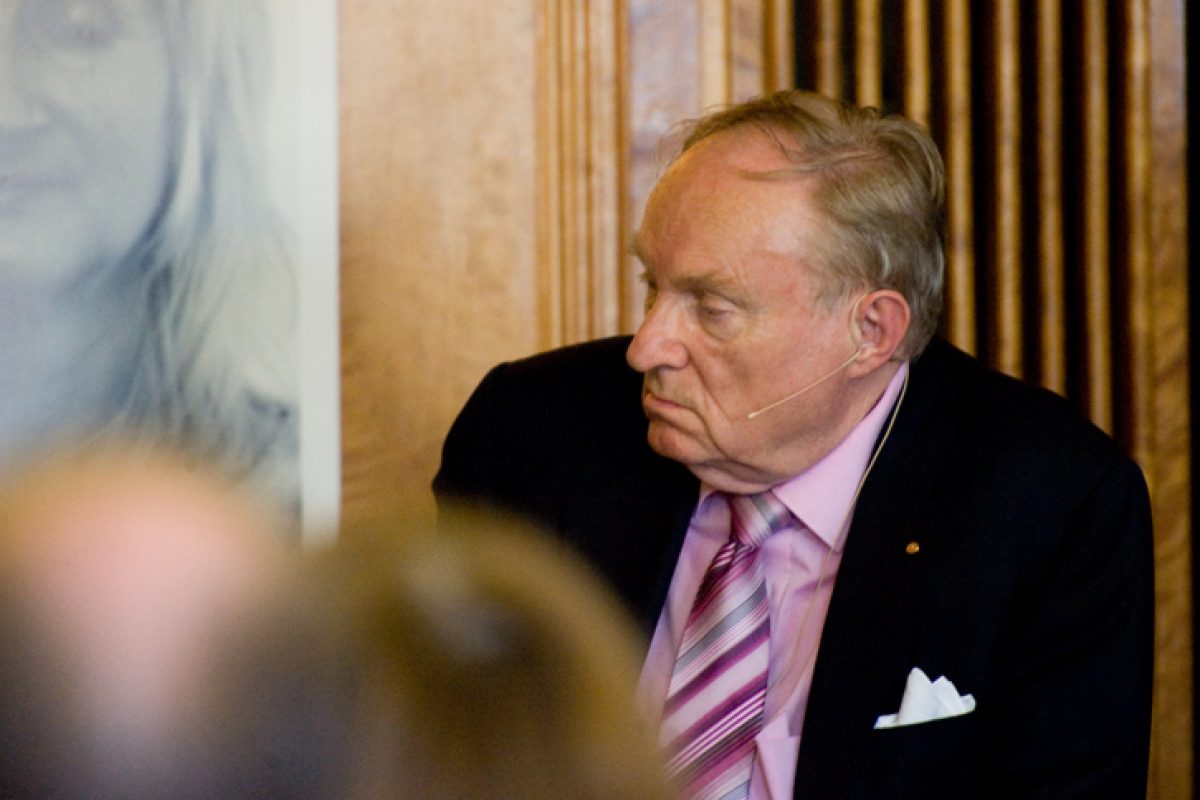 Ludwig A. Minelli, Pharmaunternehner, Kirchen und andere verhindern Legalisierung der Sterbebegleitung 