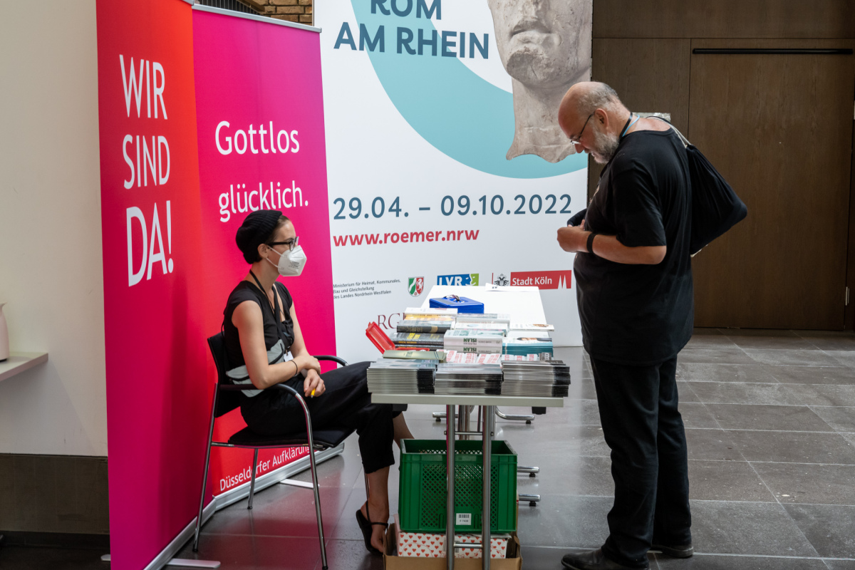 Düsseldorfer Aufklärungsdienst (DA!) im Foyer