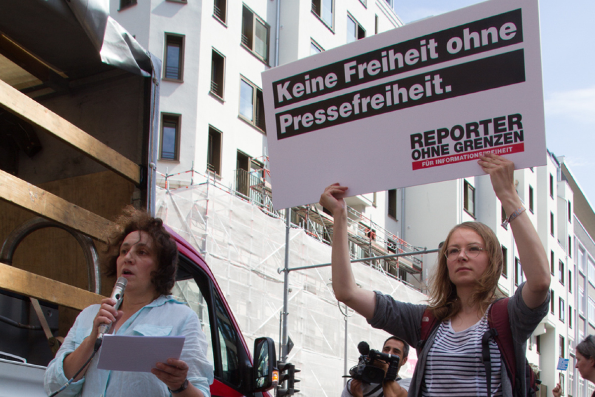 ROG bei der Demonstration für Pressefreiheit am 1. August 2015 in Berlin