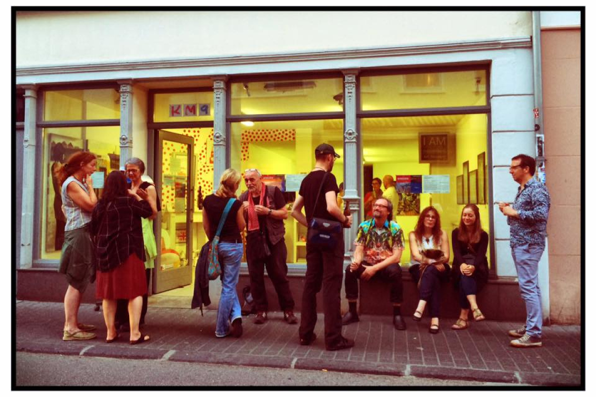 Vor der Galerie "KM9"