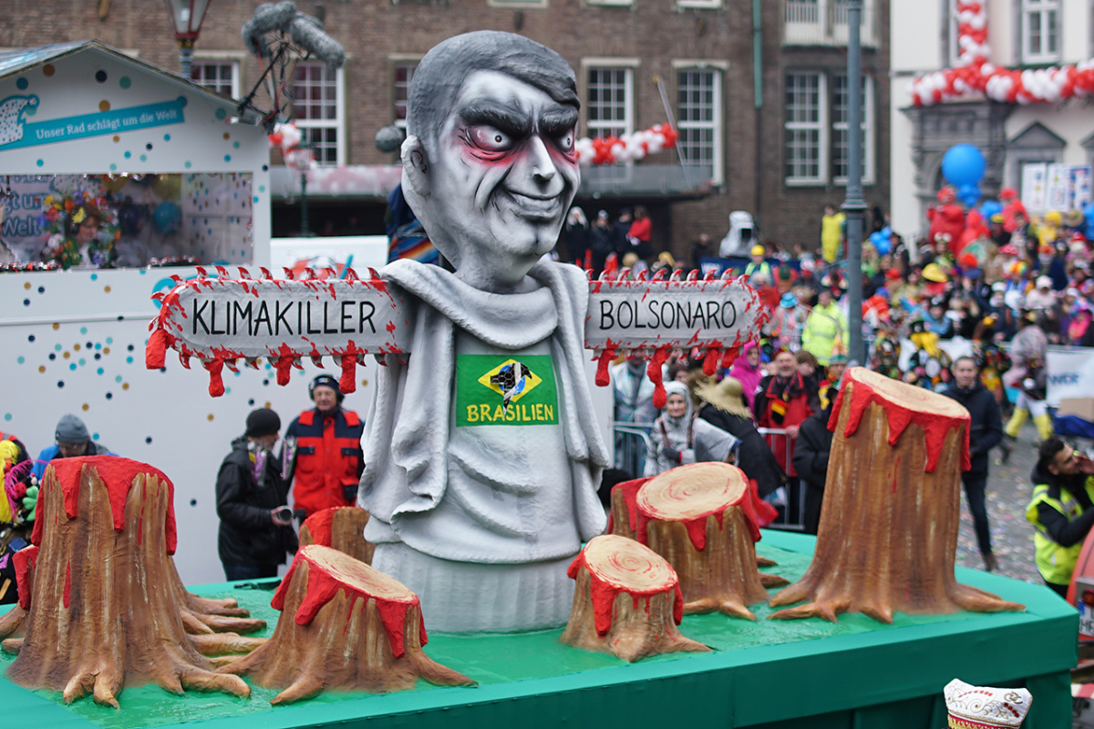 Mottowagen beim Düsseldorfer Karneval 2020
