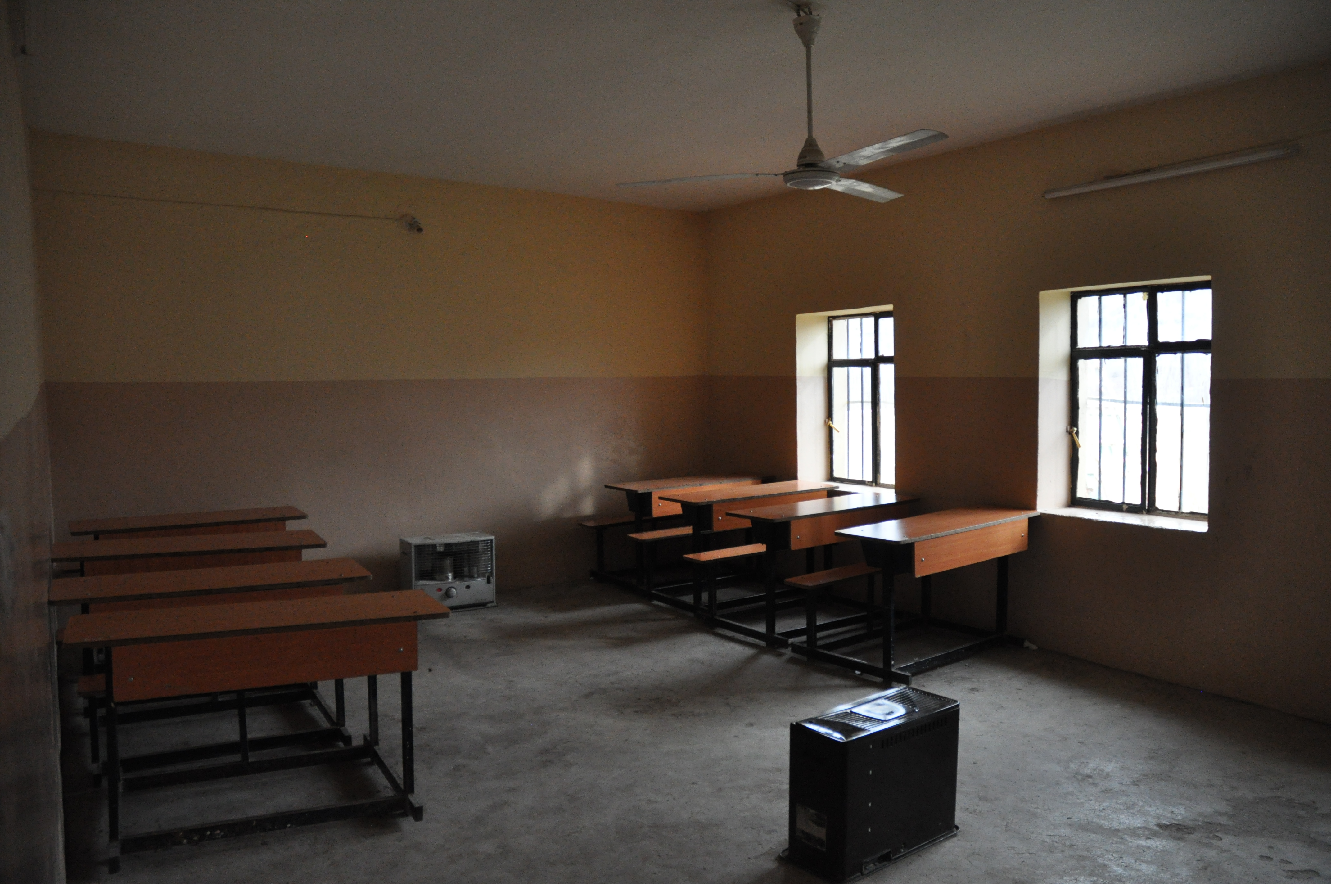 Viele Klassenräume werden für Geflüchtete genutzt, so dass der Unterricht in den kurdischen Gebieten des Nordirak zum Erliegen kommt, ähnlich wie bei der "Turnhallenpolitik" in Deutschland im vergangenen Jahr. Foto: © M.E. Çağlıdil