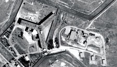 Luftaufnahme des nördlich von der syrischen Hauptstadt Damaskus gelegenen Saydnaya-Gefängnisses: © Amnesty International/Forensic Architecture