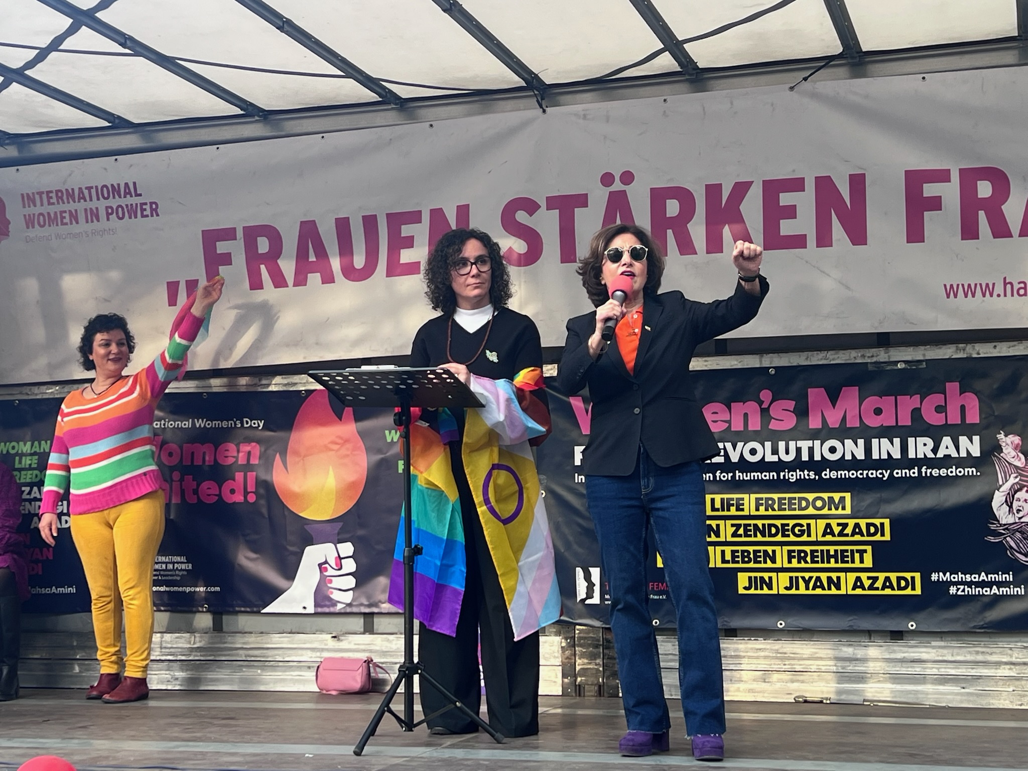 Hamburger Women's March zeigt: Der Kampf um universelle Frauenrechte bleibt aktuell