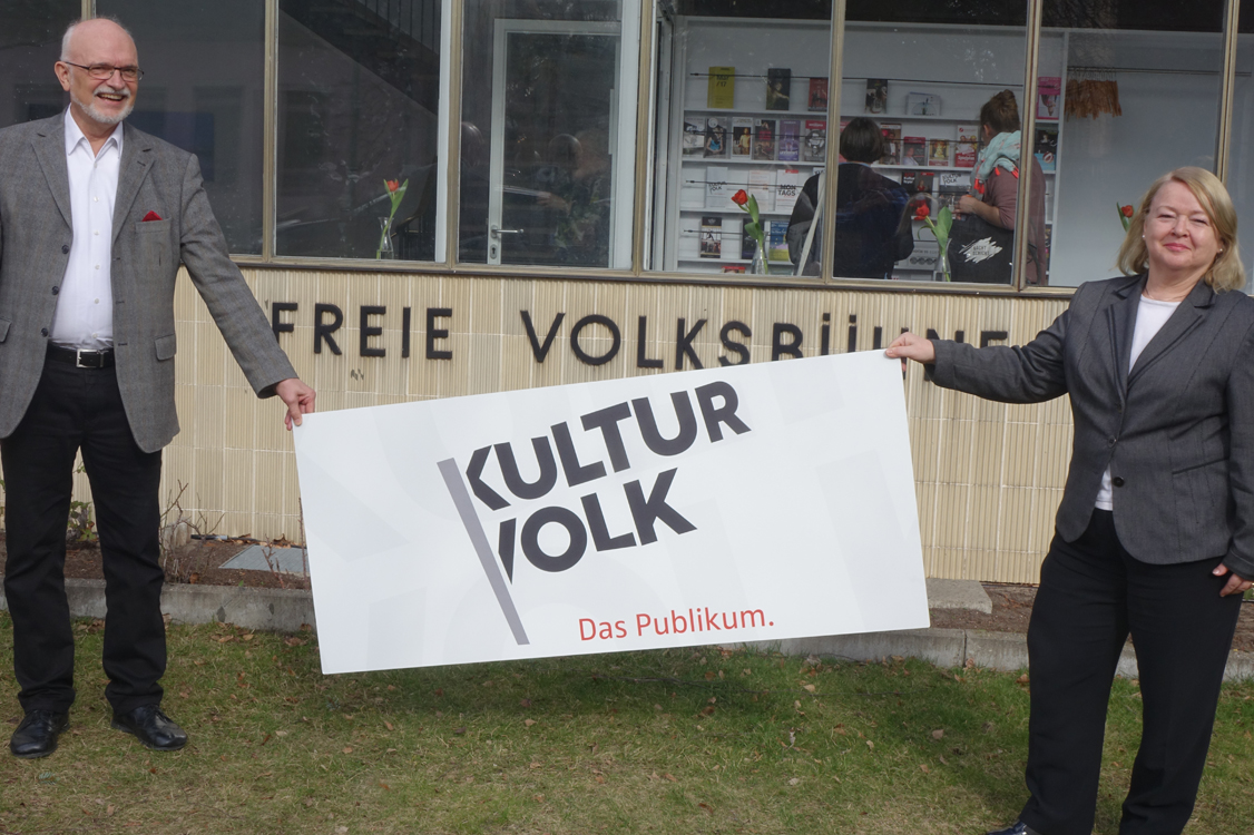 Geschäftsführerin Ströver und Vorsitzender Bielka präsentieren die neue Marke. Foto: © Evelin Frerk