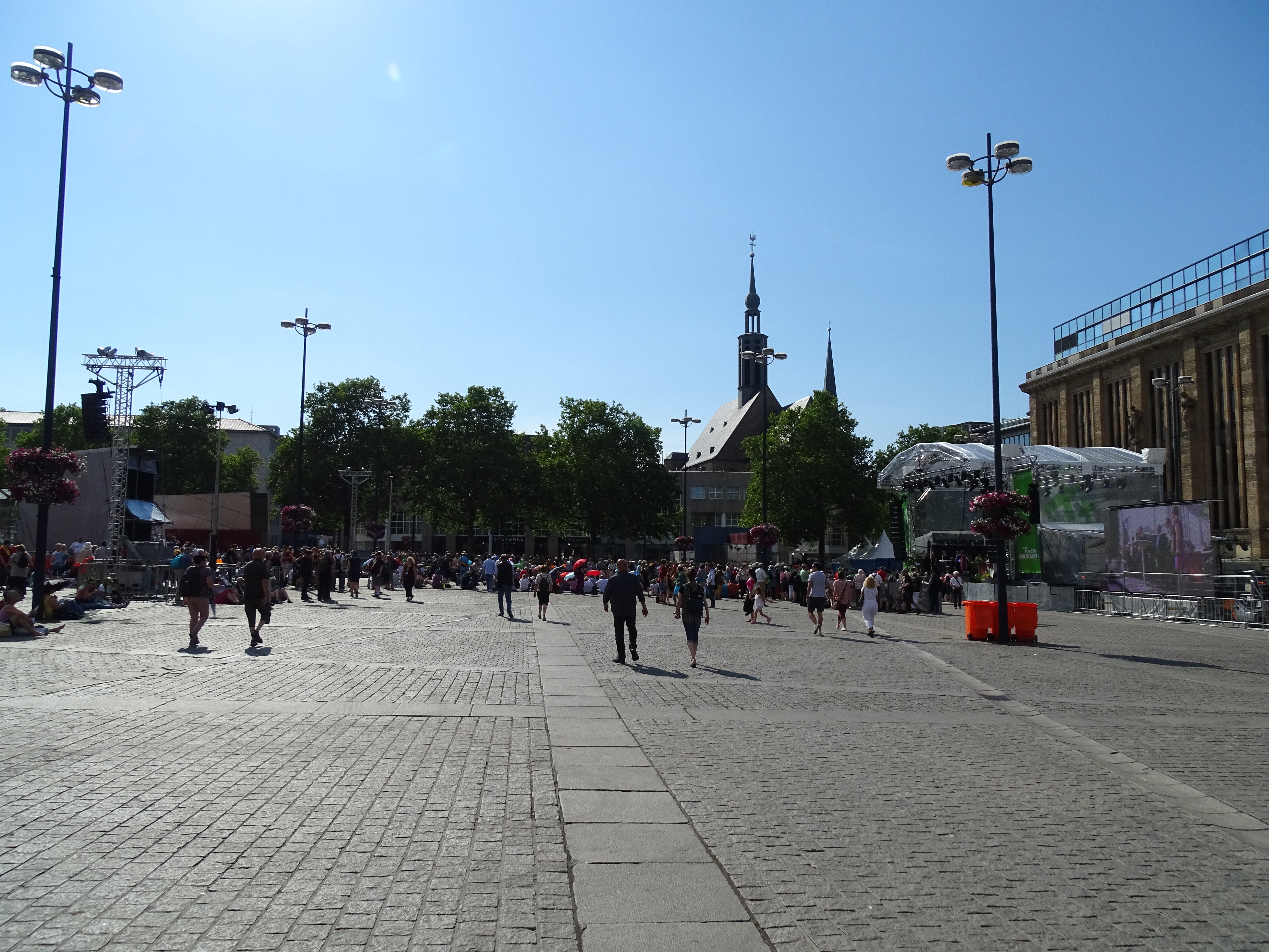 Der Hansaplatz kurz vor dem Eröffnungsgottesdienst, Foto: © Daniela Wakonigg