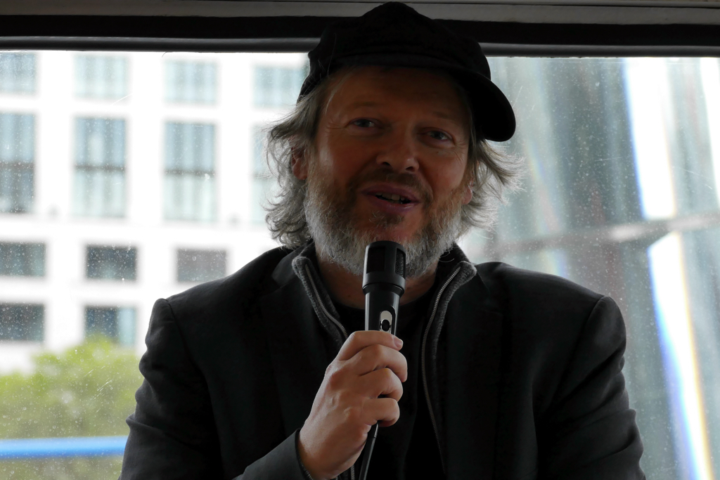 Michael Schmidt-Salomon bei der Pressekonferenz im Kampagnenbus, Foto: © Frank Nicolai