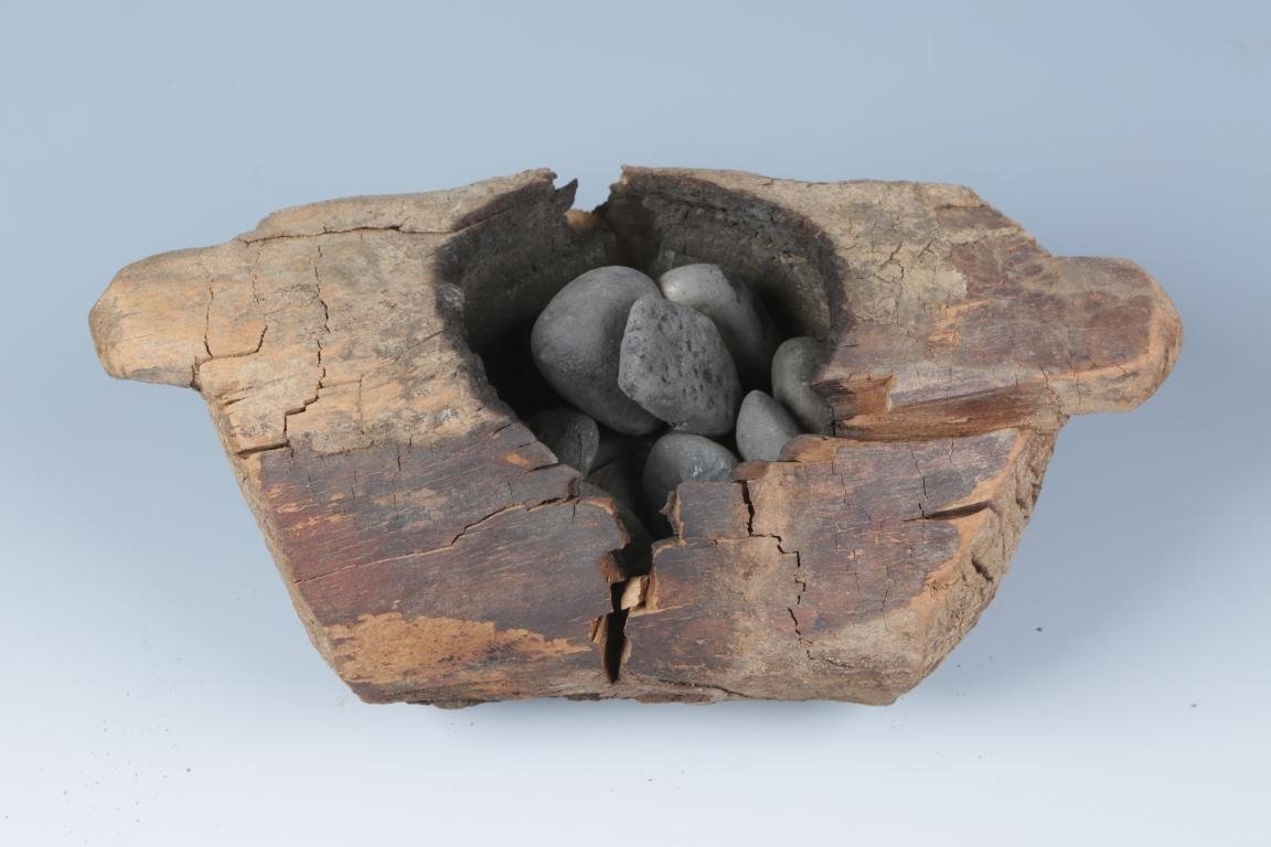 Ein typisches hölzernes Räuchergefäß aus dem Pamir-Gebirge. Vor rund 2500 Jahre wurde darin Cannabis verbrannt - wie die Rückstände zeigen, wohl mit berauschender Wirkung. Foto: © Xinhua Wu / MPG