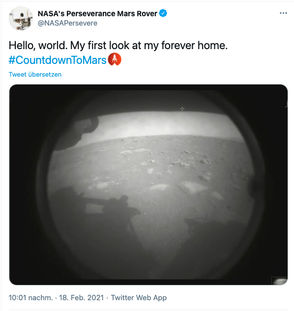 Tweet der NASA mit dem ersten Perseverance-Foto vom Mars