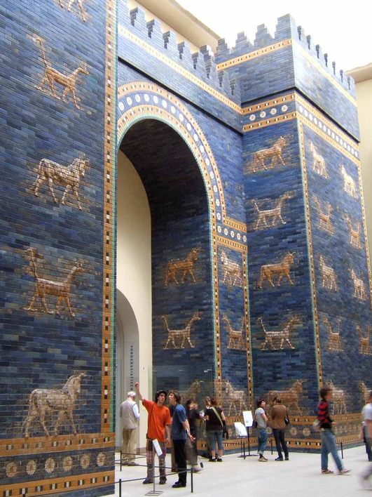 Besucher Babylons schritten durch das Ischtar-Tor ins damalige Zentrum der Welt. – Foto von: Rictor Norton | Lizenz: (CC BY 2.0