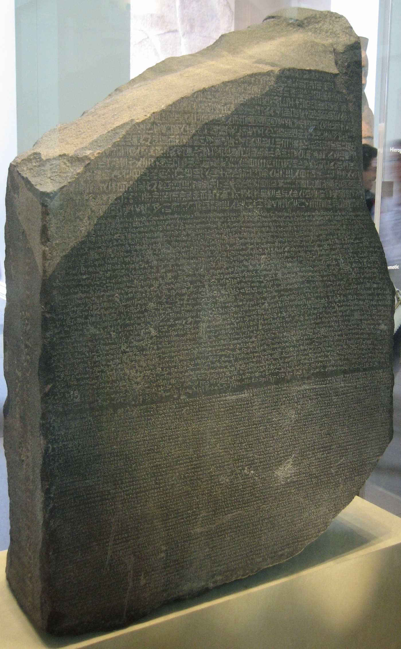 Der Stein von Rosette im British Museum. Foto: Olaf Herrmann, Wikipedia, lizenzfrei
