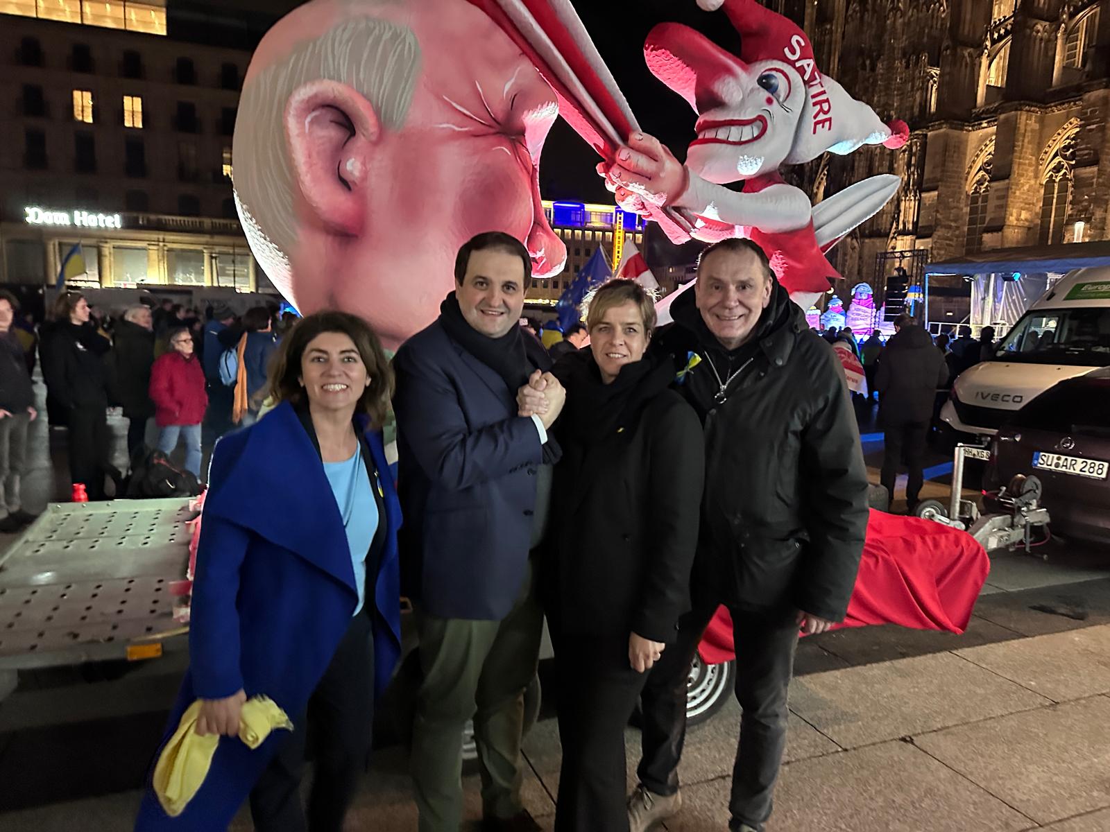 Beispielbild Jacques Tilly mit Unterstützern