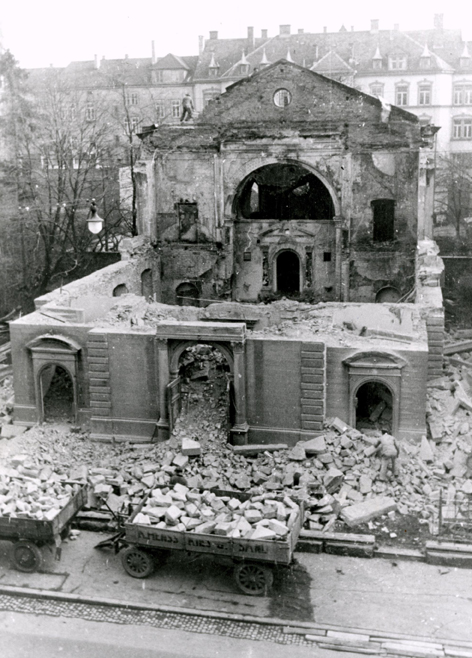 Die Ruine der gesprengten Synagoge, aufgenommen einige Tage nach dem Pogrom.