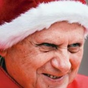 Papst Santa Claus XVI. (http://heisseluft.files.wordpress.com/2007/05/nikolo21.jpg)