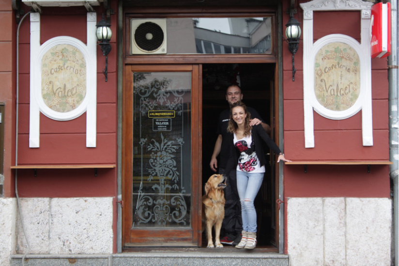 Zlatan, Meliha und Lokalhund Faca