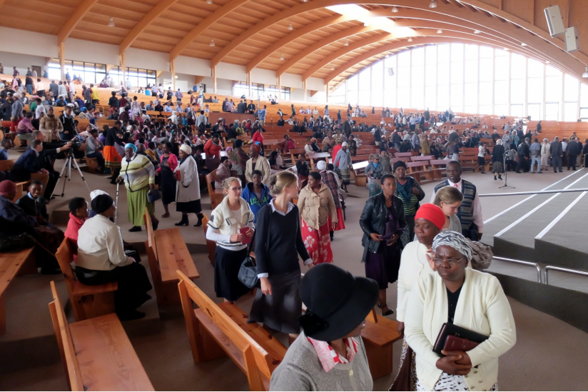 Christliche Mission "Kwasizabantu" in einer Megachurch