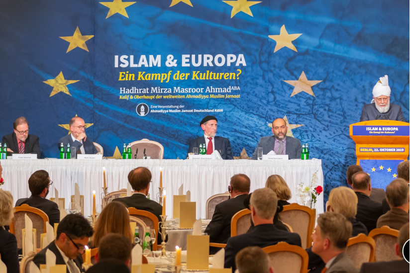 Das Podium bei der Veranstaltung "Islam & Europa"