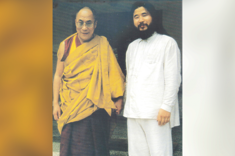 Der Dalai Lama und Shoko Asahara