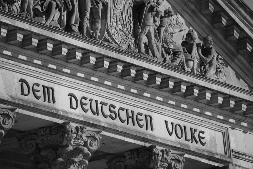 "Dem deutschen Volke"
