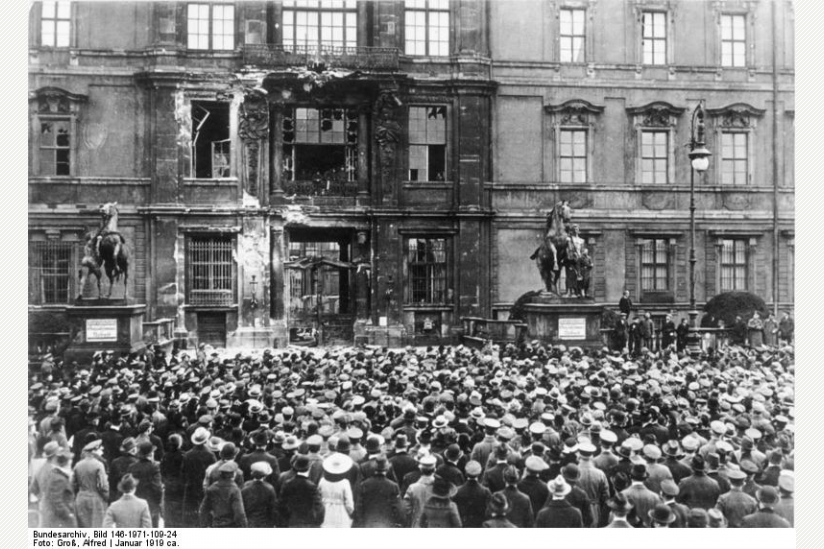 Sozialdemokratische Kundgebung vor dem Berliner Stadtschloss Januar 1919