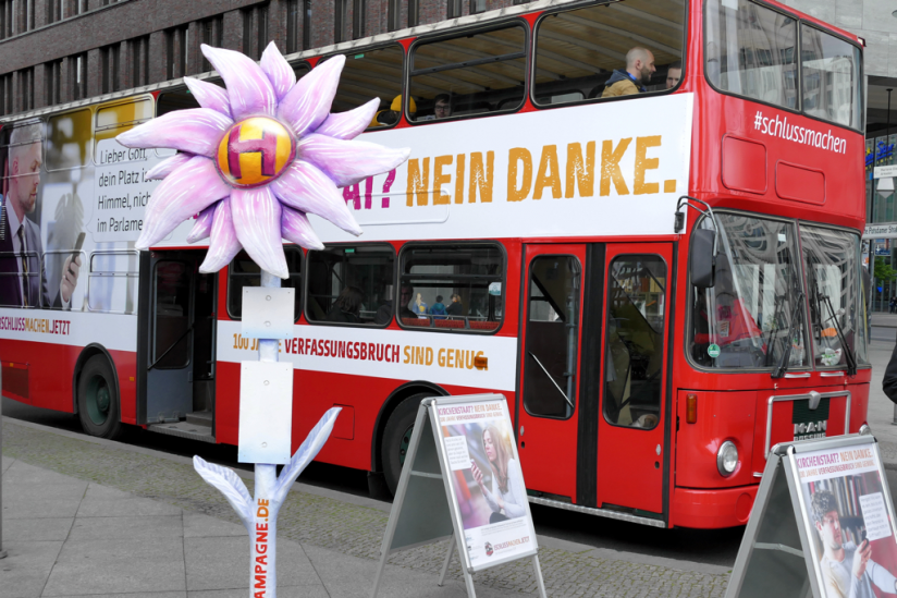 Diese Haltestelle und den Bus wird man in den kommenden Woche in ganz Deutschland sehen können.