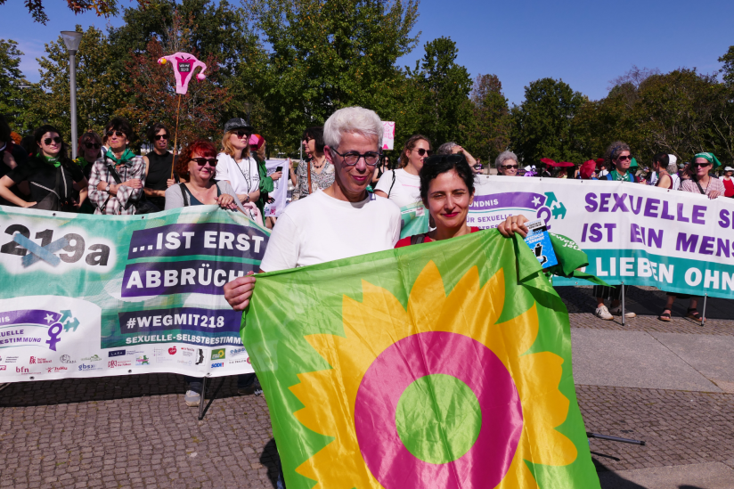 Ulle Schauws (l.) und Bahar Haghanipour (r.)