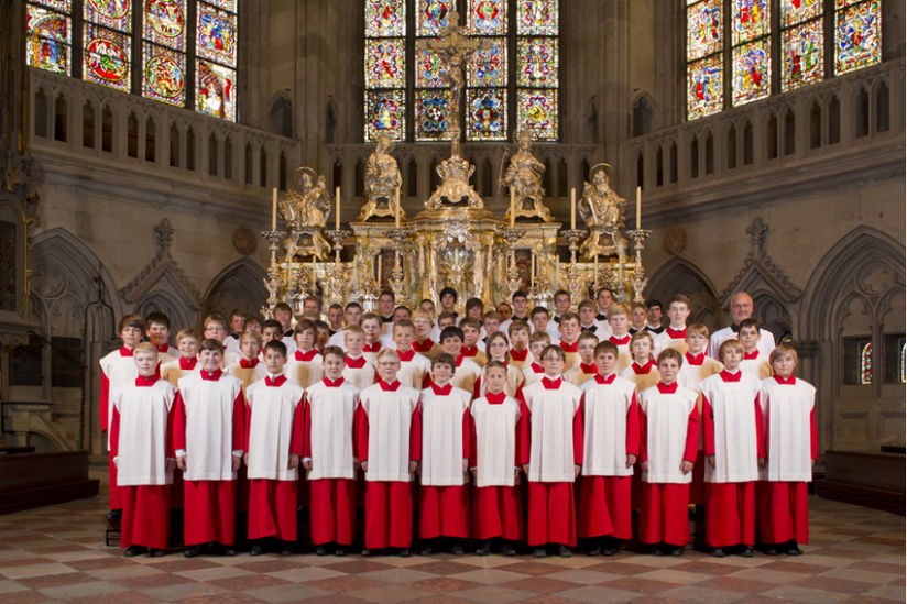 Die Regensburger Domspatzen gestalten jeden Sonntag im Dom St. Peter den Gottesdienst musikalisch.