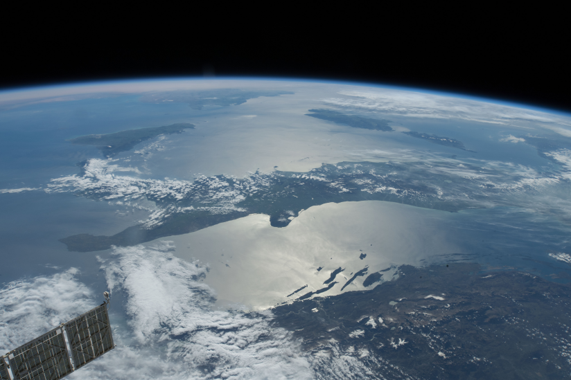 Foto aus der ISS: Blick über Südosteuropa – Italien und das Mittelmeer.