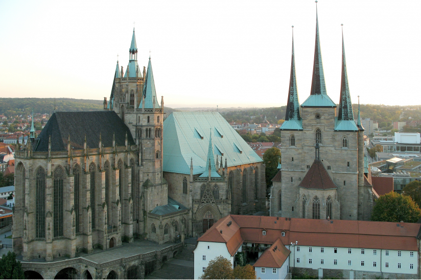 Ansicht des Erfurter Domes (links) und der Severikirche (rechts).