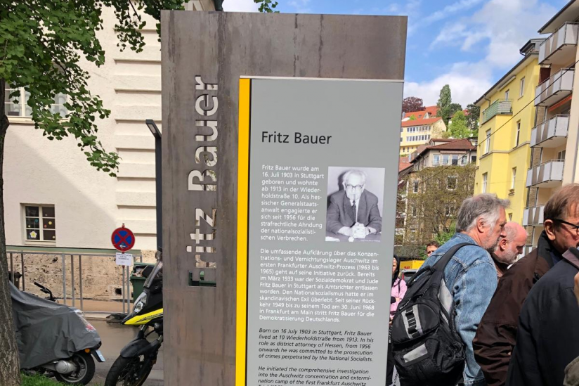Die neue Fritz-Bauer-Stele in Stuttgart