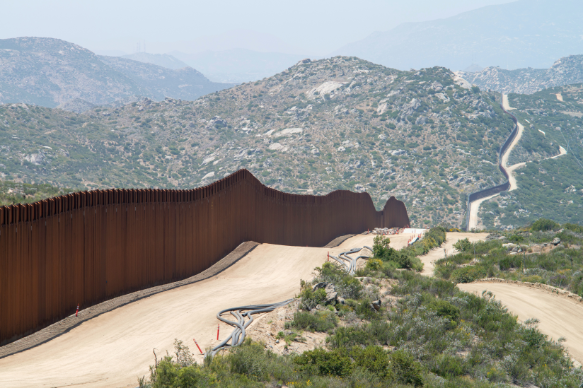 Mauer an der Grenze zwischen Mexiko und den USA