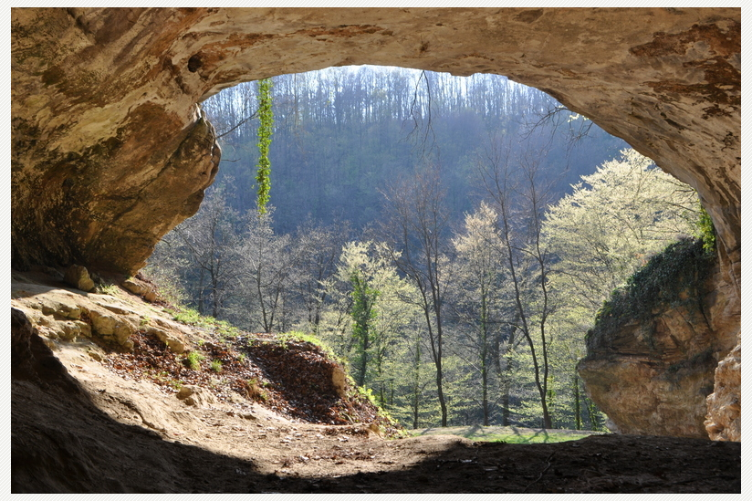Eingang der Vindija-Höhle in Kroatien, einer der Fundstätten, in denen die Wissenschaftler Urmenschen-DNA im Sediment nachweisen konnten.