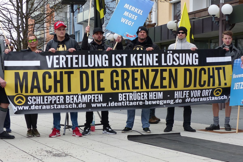 Banner der Identitären Bewegung auf einer Demonstration der Alternative für Deutschland (AfD) in Geretsried