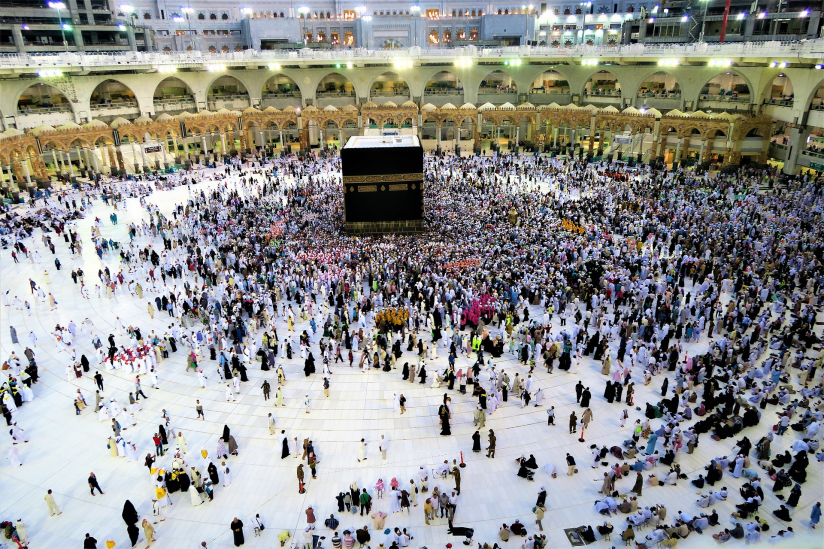 Pilger rund um die Kaaba in Mekka