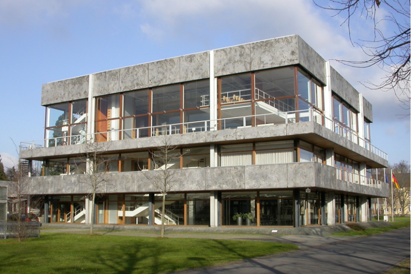 Das Sitzungssaalgebäude des Bundesverfassungsgerichts in Karlsruhe