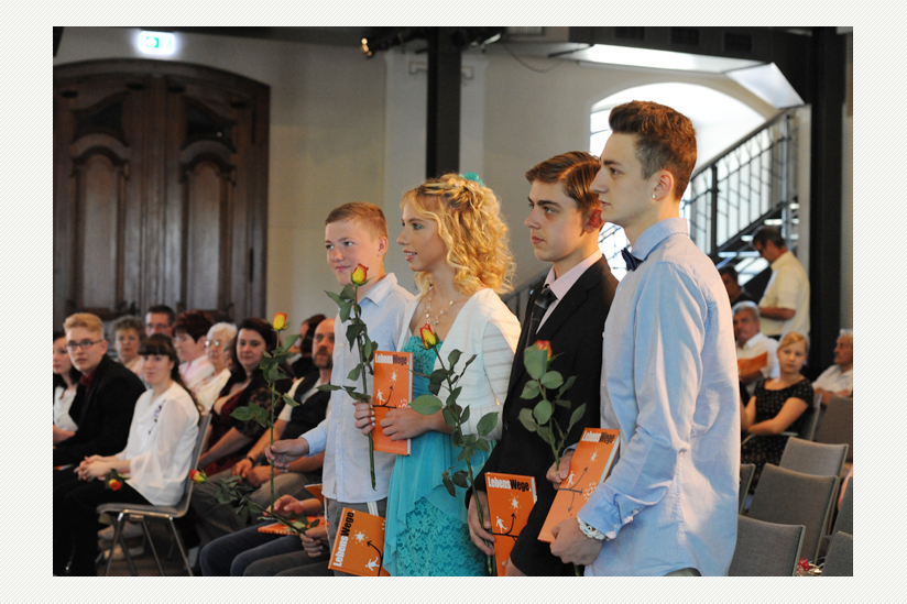 JugendFEIER in der "Schlosskirche" von Altlandsberg - fast 30 Familien waren beteiligt