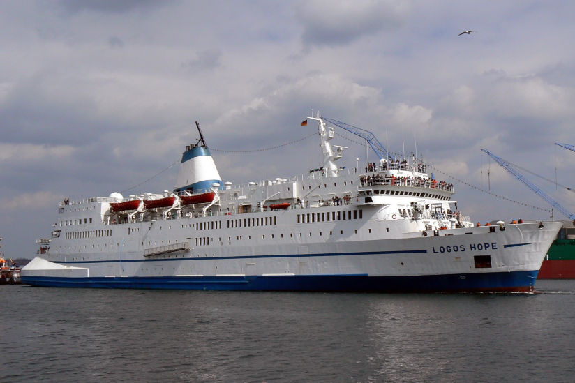 Das christliche Hilfsschiff Logos Hope von der Organisation "Operation Mobilisation" 2008 in Kiel.