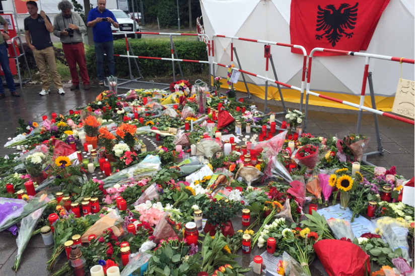 Blumen für die Opfer des Münchener Attentats