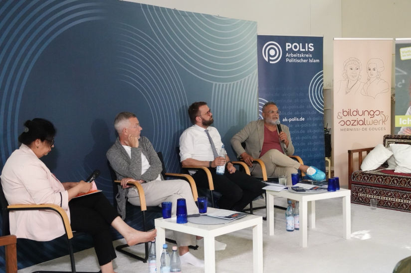 Das Podium bei der Veranstaltung