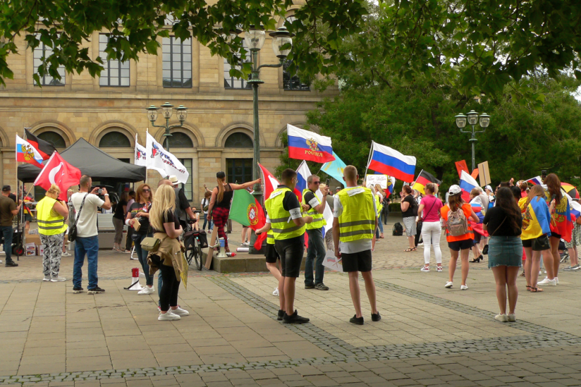 Pro-russische Versammlung auf dem Opernplatz in Hannover